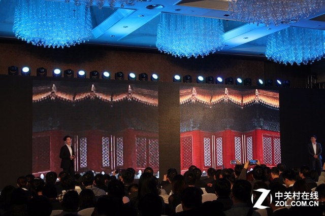 數(shù)碼變焦(左)細(xì)節(jié)放大對(duì)比華碩鷹眼光學(xué)變焦