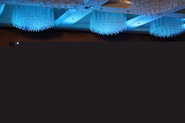 數(shù)碼變焦(左)對(duì)比華碩鷹眼光學(xué)變焦