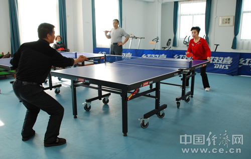 烏鎮老人們在居家養老服務照料中心參加文體活動