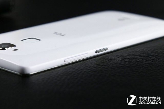 智能遙控“樂控2.0” TCL樂玩2C圖賞  