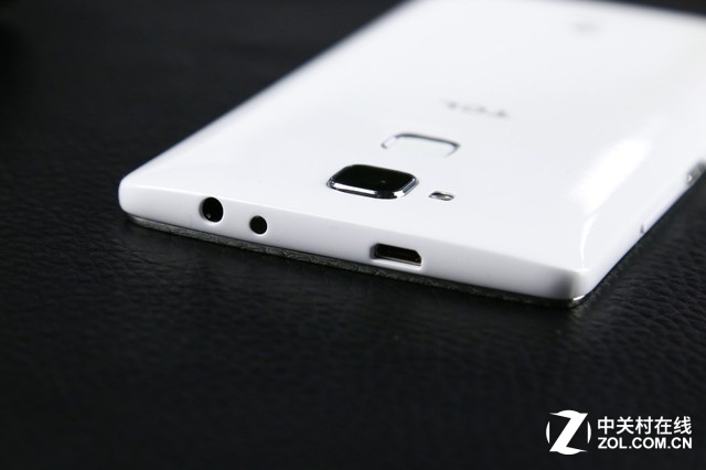 智能遙控“樂控2.0” TCL樂玩2C圖賞  