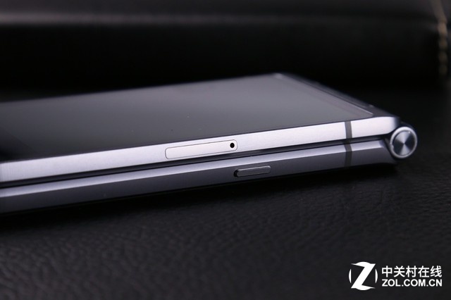 越覽天地 豪氣十足 三星W2016真機圖賞