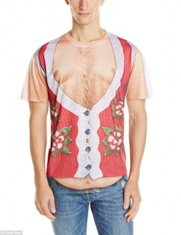 全程高能!國外網友集體曬奇葩圣誕裝:袒胸露乳