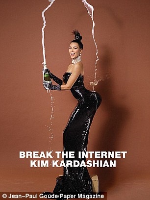 全程高能!國外網友集體曬奇葩圣誕裝:袒胸露乳