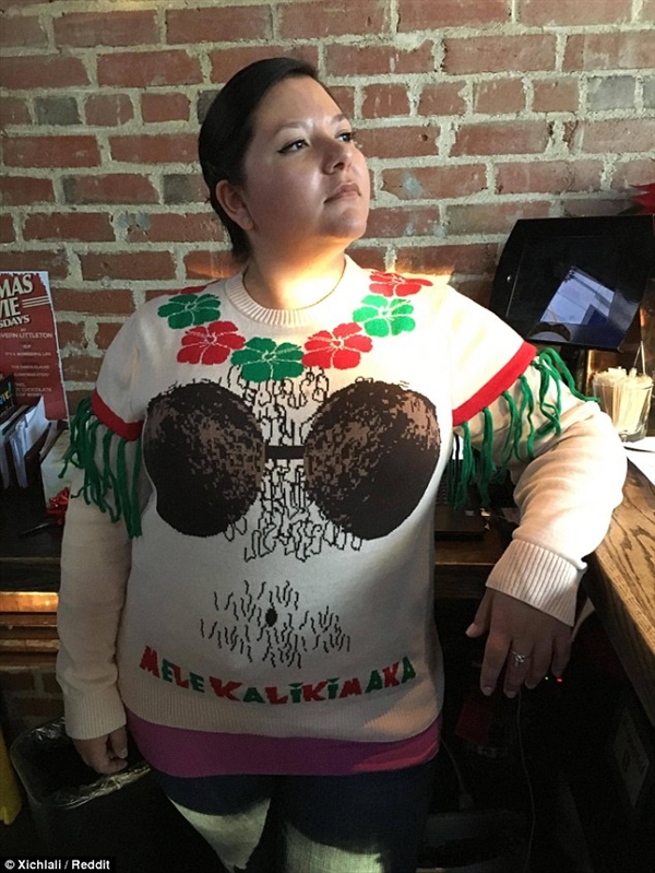 全程高能!國外網友集體曬奇葩圣誕裝:袒胸露乳