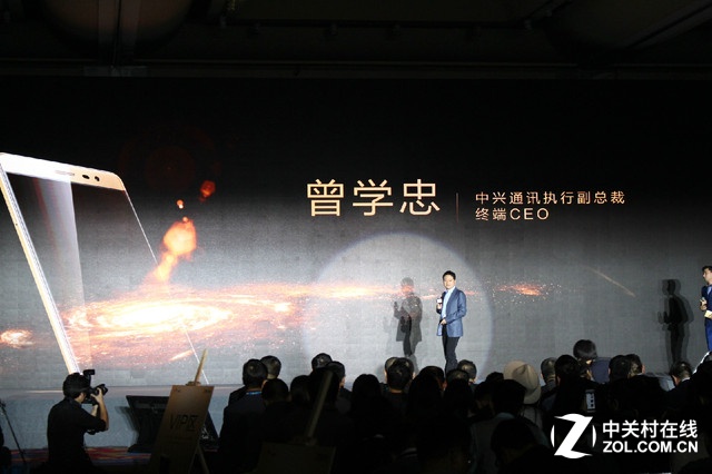 中興通訊執行副總裁 終端CEO 曾學忠先生為發布會致辭。