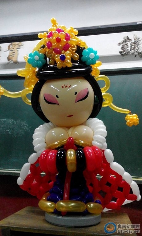 她用氣球扎出爆乳“武媚娘 網友:簡直神還原