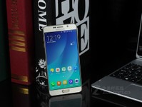 全新安卓旗艦 三星Note 5 報價4088元