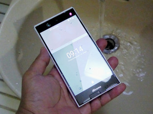 日本手機那些事:指紋/虹膜哪個更好用?