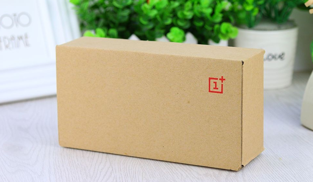 一加于7月28日在北京奧雅會展中心舉行新品發布會，正式發布了一加手機2代，而發布會邀請函中的四個小木塊也提前向人們暗示了，一加手機2代的木質后殼。