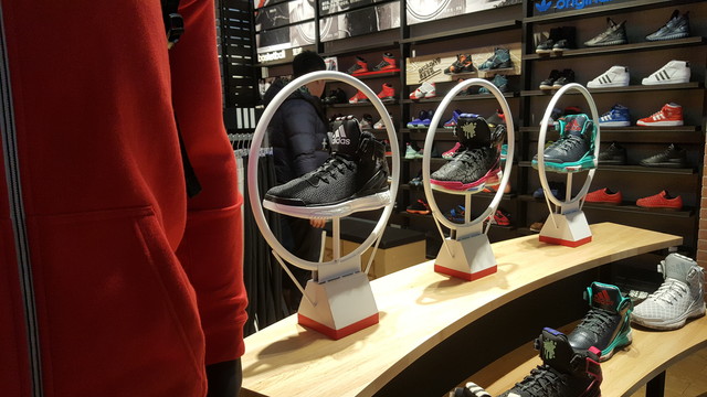 領(lǐng)跑高端商務(wù) 三星心系天下W2016評測