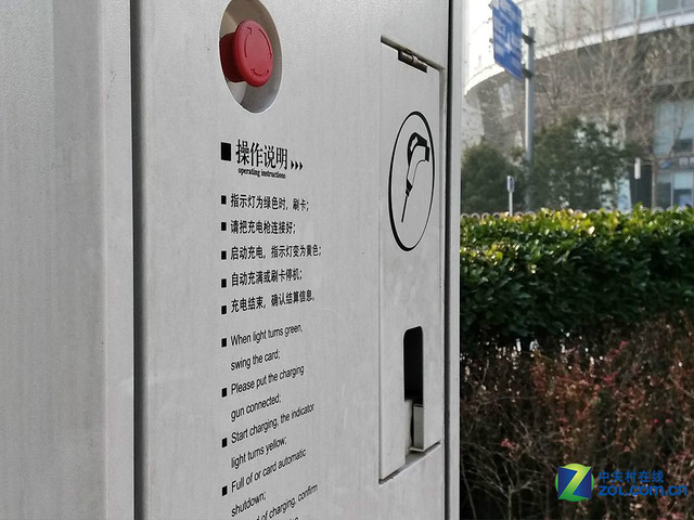 服務全面升級 中興AXON天機Max購機手冊