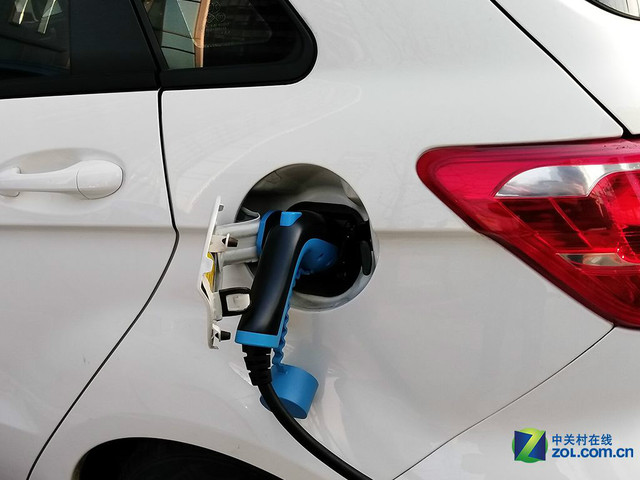 服務全面升級 中興AXON天機Max購機手冊