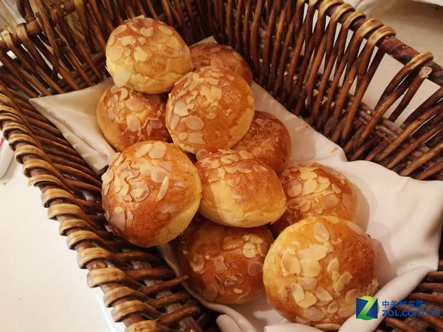 4GB RAM+安卓6.0 華為Mate 8購機手冊