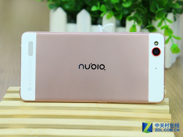 2015手機圈流行色 玫瑰金配色智能機薦