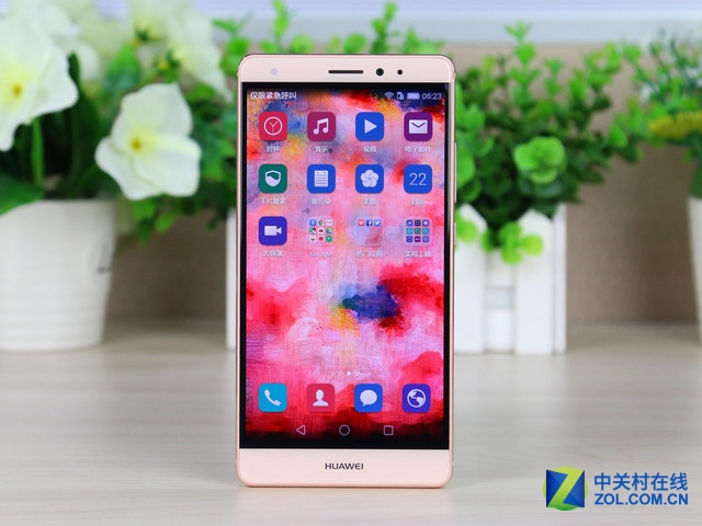 2015手機圈流行色 玫瑰金配色智能機薦