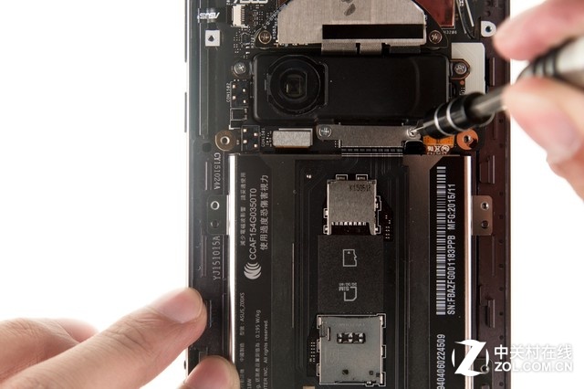 精密的“鷹眼” 華碩ZenFone Zoom拆解圖賞