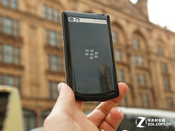 低調奢華全鍵盤機 黑莓P9983報價4999元