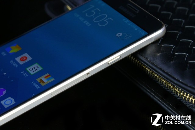 纖薄機身再有突破 三星A5 2016版圖賞