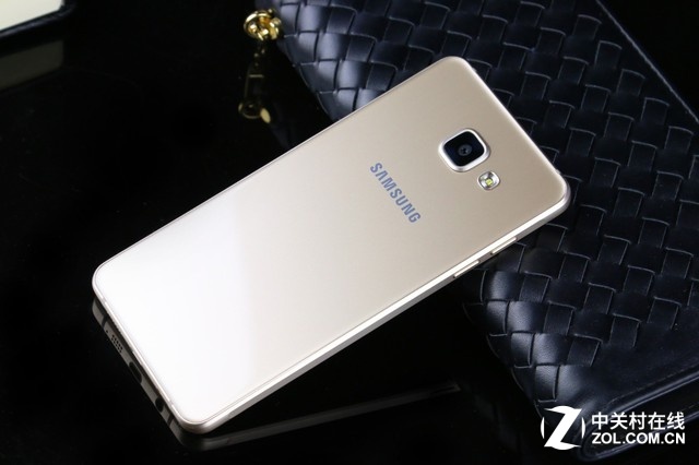 纖薄機身再有突破 三星A5 2016版圖賞