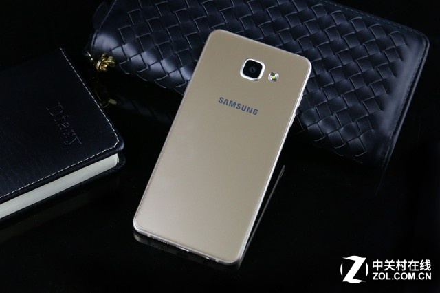 纖薄機身再有突破 三星A5 2016版圖賞