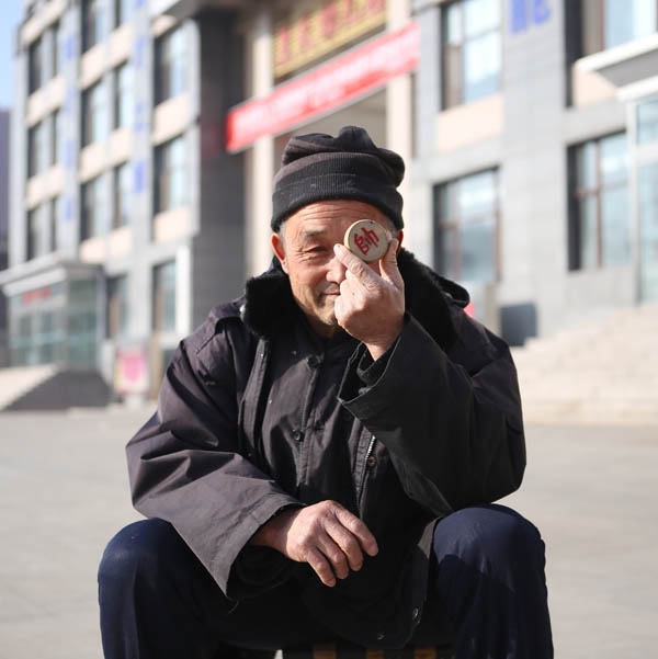 男子重度霧霾不戴口罩:稱國人金剛不壞