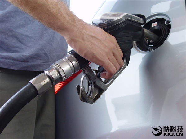 為環(huán)保不降油價(jià)！央視：18%油品不合格