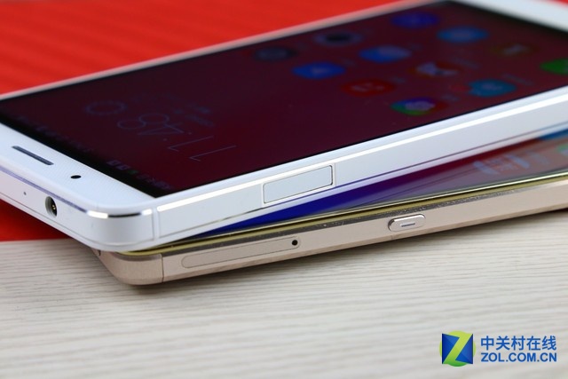 兩部手機都搭載了指紋識別技術，但不同的是榮耀7i將指紋識別模塊設計在機器側面。