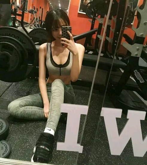 女網友曬健身照吸睛:魔鬼級女神