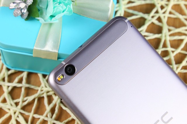 全金屬一體機(jī)身 2399元HTC One X9圖賞