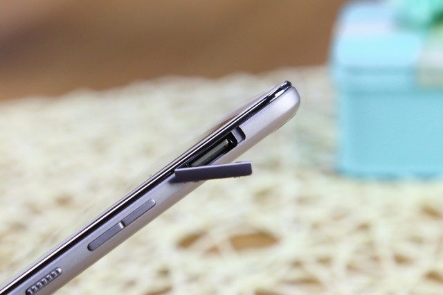 全金屬一體機身 2399元HTC One X9圖賞