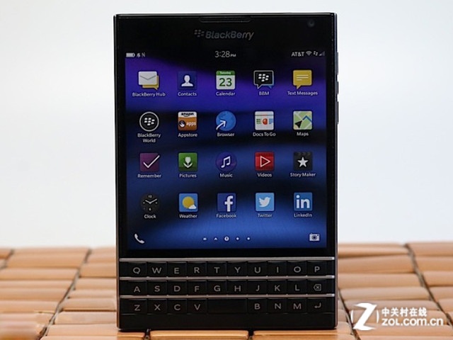 高配全鍵盤 黑莓Passport Q30報2080元