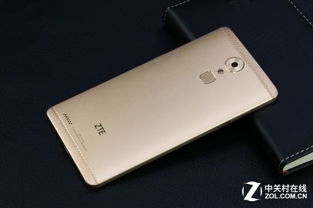 巨屏盡在掌握 中興AXON天機Max圖賞 