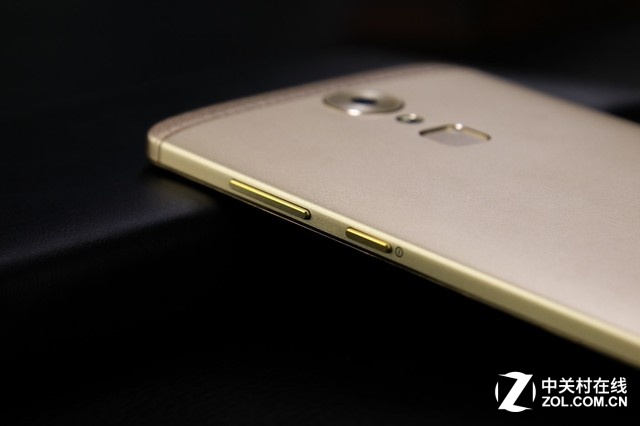 巨屏盡在掌握 中興AXON天機Max圖賞