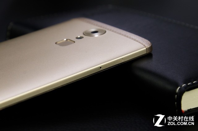 巨屏盡在掌握 中興AXON天機Max圖賞