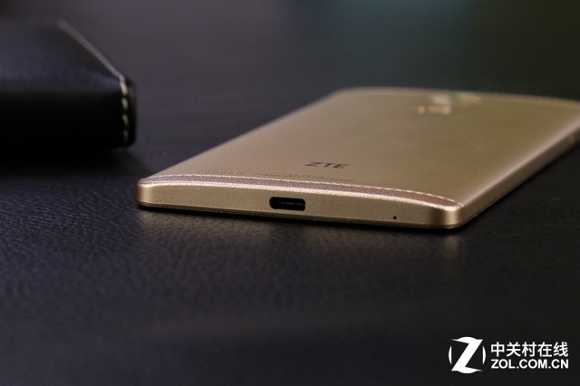 巨屏盡在掌握 中興AXON天機Max圖賞