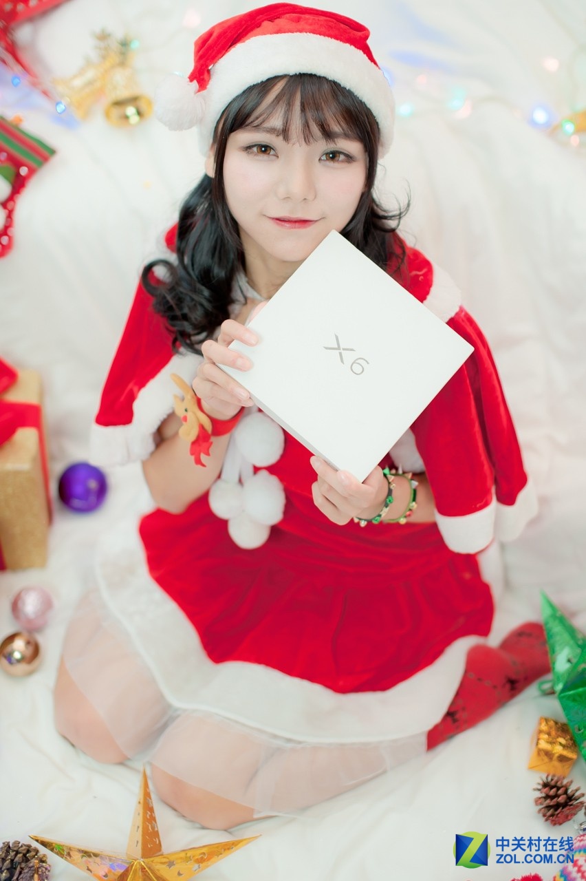 圣誕節不僅僅要有圣誕老人和火雞，更要有一份對得起自己的禮物！今天，一位萌妹紙就給大家帶來了一款非常適合作為圣誕禮物的<a href=/mobile/ target=_blank class=infotextkey>智能手機</a>――夠快才暢快vivo X6&X6Plus！