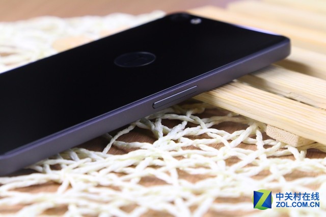 體驗(yàn)至上 錘子手機(jī)Smartisan T2圖賞