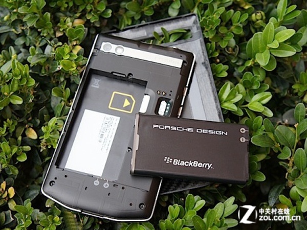 早買早知道 奢華全鍵盤黑莓P‘9983上市 