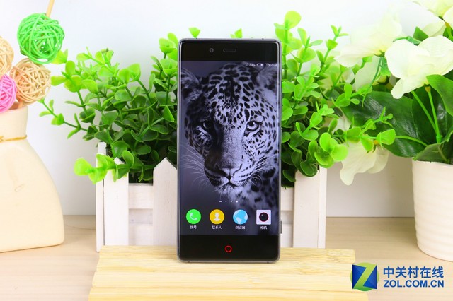 延展視覺 首款無邊框手機(jī)nubia Z9首測(cè)