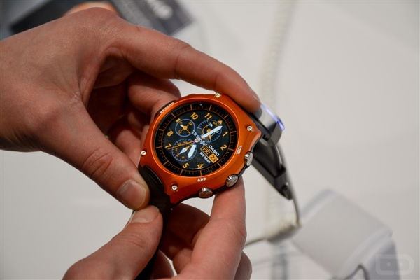卡西歐首款戶外智能表實拍:深山續航一整月