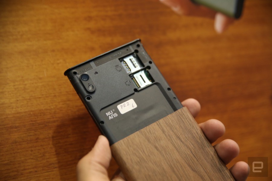 可定制的Win10手機(jī) NuAns Neo上手展示