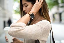 fitbit在CES上發布新產品：表帶表框都能換！