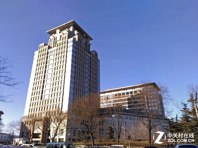 深冬的北京,在“小寒”之后又迎來了一撥降溫,起風之時也帶走了霧霾。看著湛藍的天空心情別提有多舒暢了!