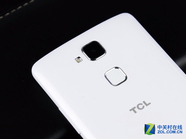 搭載了指紋識別的樂玩2C售價僅為699元。