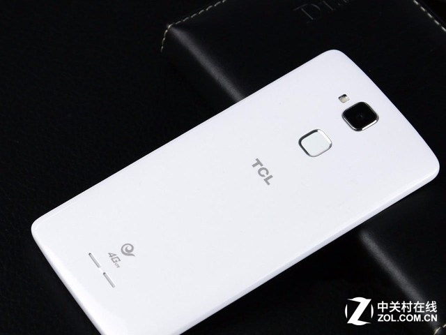 TCL樂玩2C白色版背面。