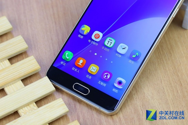 體驗(yàn)攀升時尚外觀 三星A7 2016版圖賞