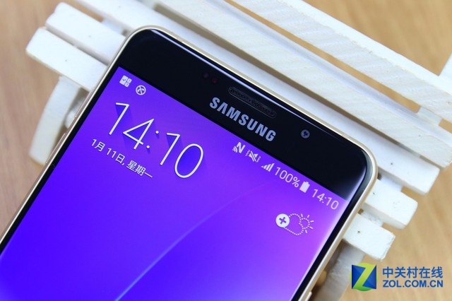 體驗(yàn)攀升時尚外觀 三星A7 2016版圖賞