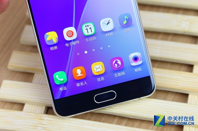 體驗(yàn)攀升時尚外觀 三星A7 2016版圖賞