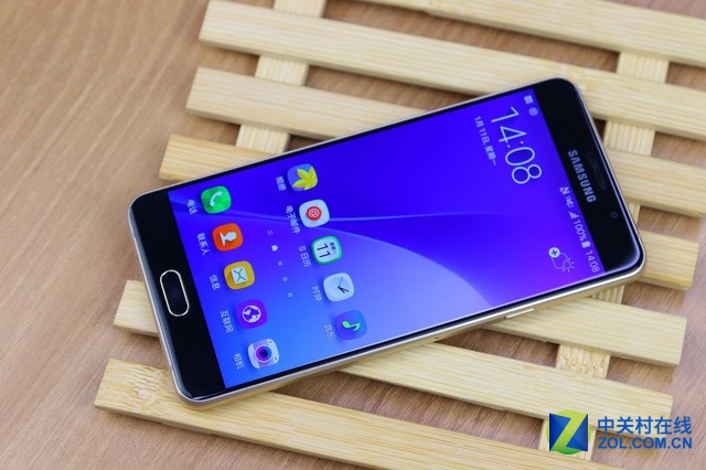 體驗(yàn)攀升時尚外觀 三星A7 2016版圖賞